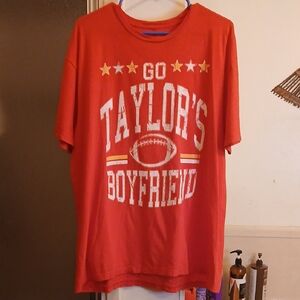 87 Kelce/taylor's Boyfriend. Red Graphic T-Shirt with Football Design, Mens.L
